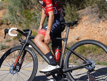 Breaking the Limit: A new generation of aerodynamic carbon fiber road bikes are released, redefining speed and comfort